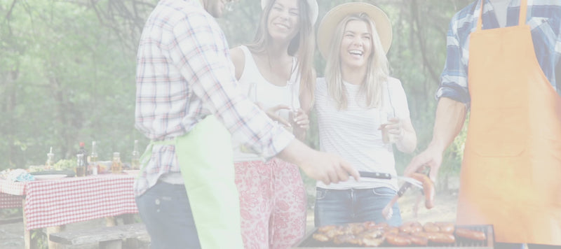 Videoaufnahme einer ausgelassenen Grillparty mit Freunden, ohne Ton

